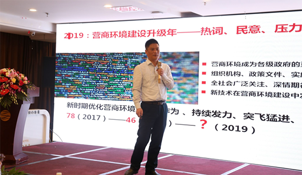沙巴SB体育集团董事长、首席研究员杨冰之